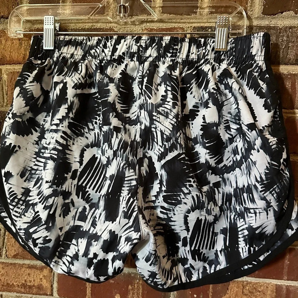 Calvin Klein athletic shorts for women - Picture 2 of 3